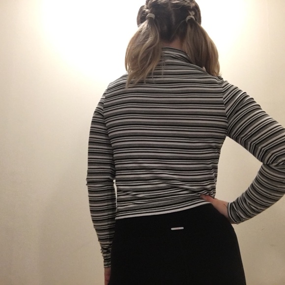 Stripped black and white turtleneck - Picture 2 of 4
